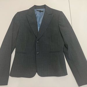 Antonio Melani Blazer in good condition. Grey w light blue lines underlined.